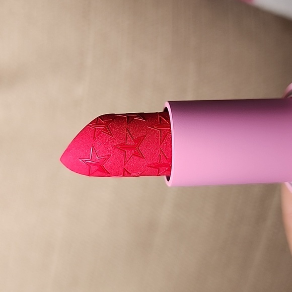 New Jeffree Star Cosmetics Velvet Trap Lipstick in Cherry Wet - Picture 5 of 8